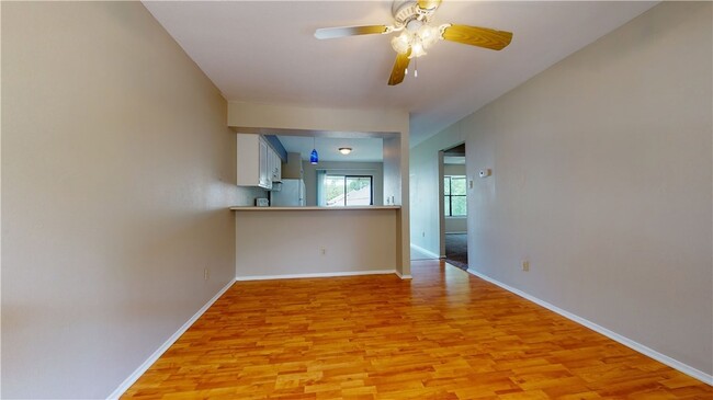 Building Photo - 307 Manuel Dr