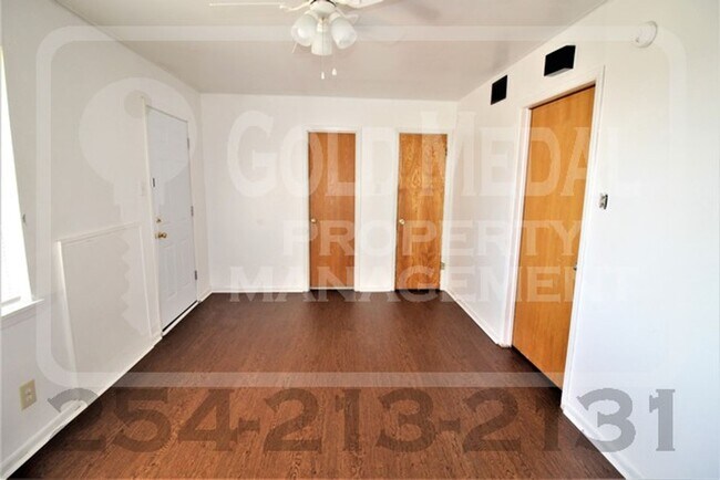 Building Photo - 803 Pecan Cir