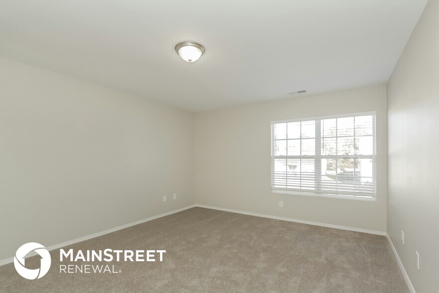 Building Photo - 11023 Thousand Oaks Dr