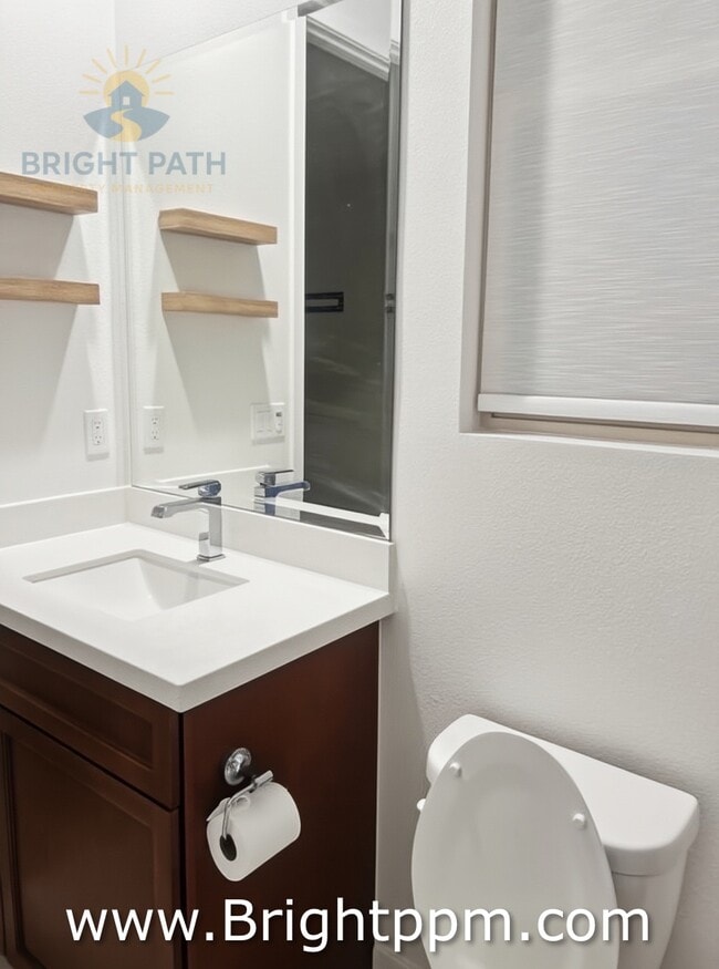 Building Photo - 1539 Newland Dr