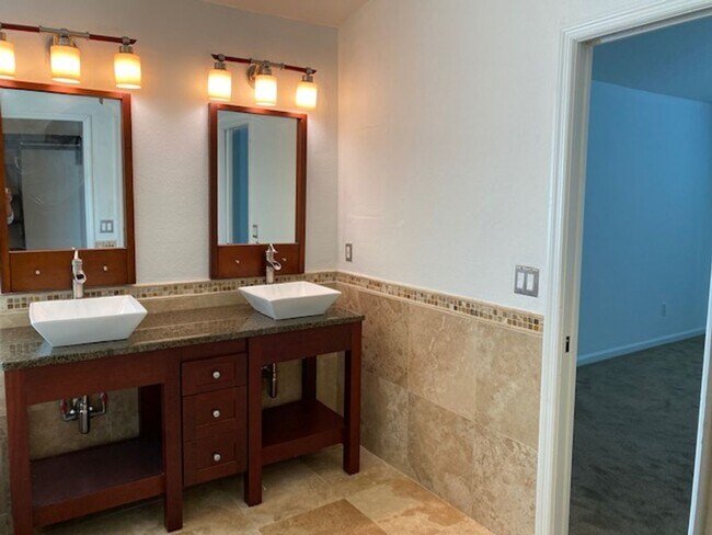 Building Photo - Lakefront 3-Bedroom Pool Home in Gated Com...