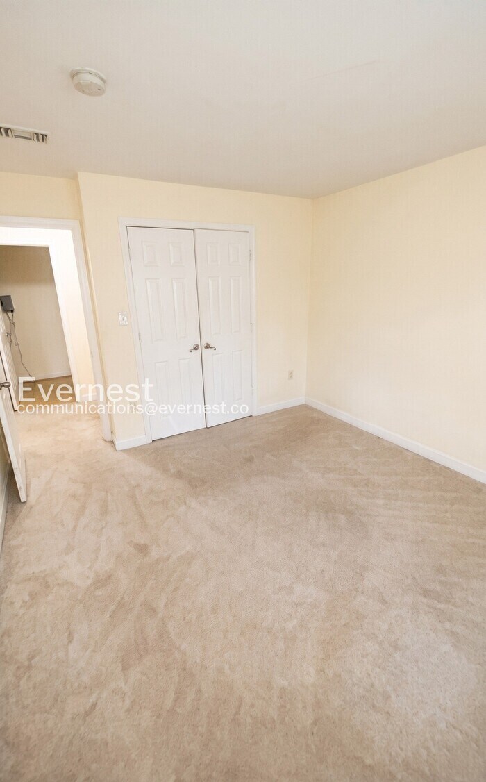 Building Photo - 12135 Salemtown Dr