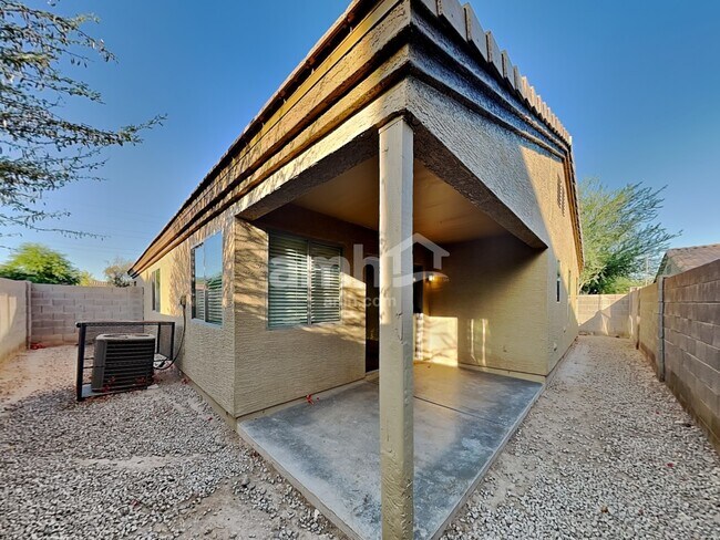 Building Photo - 3712 W Darrow St