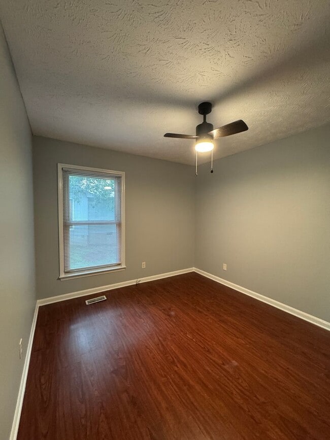 Building Photo - Charming 3 Bed, 2 Bath Fayetteville Home