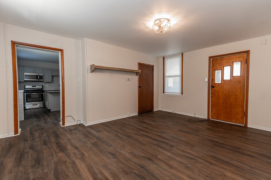 Building Photo - 217 Kaercher St