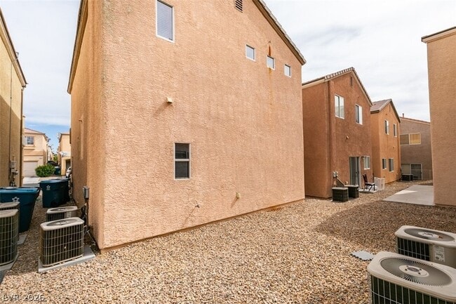 Building Photo - 9911 Star Lake Ave