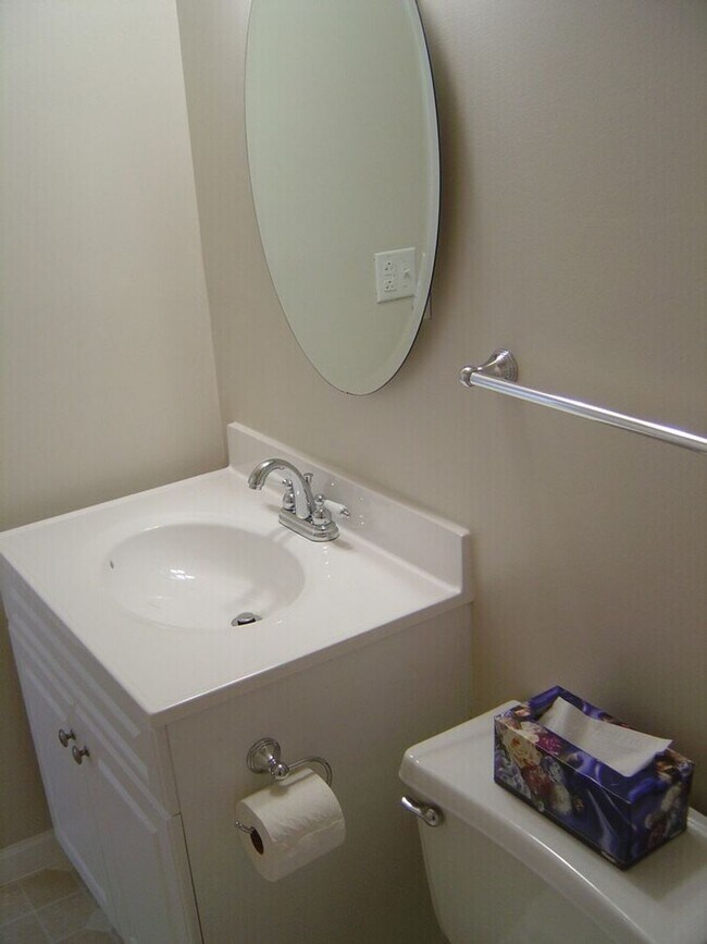 Building Photo - 819 Rider St