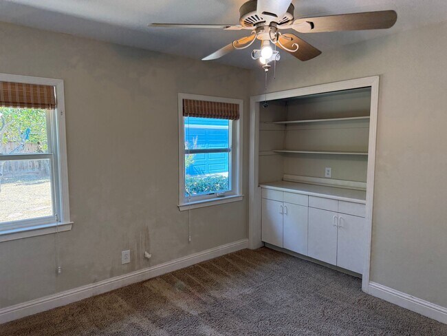Building Photo - Pleasant Living in Pleasant Hill