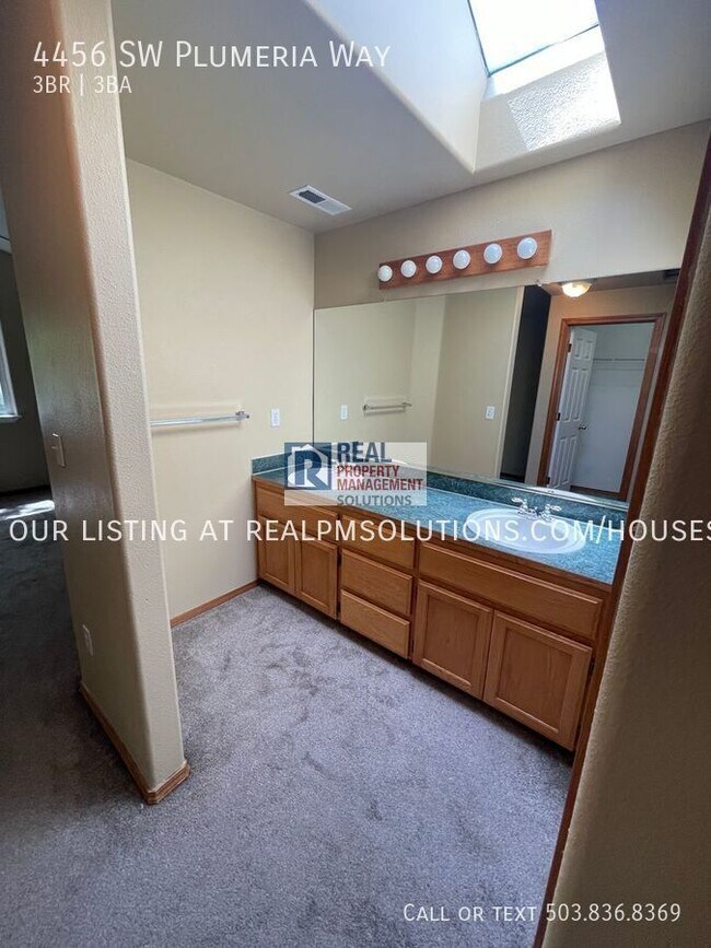 Building Photo - 4456 SW Plumeria Way