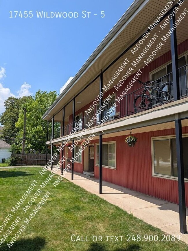 Building Photo - 17455 Wildwood St