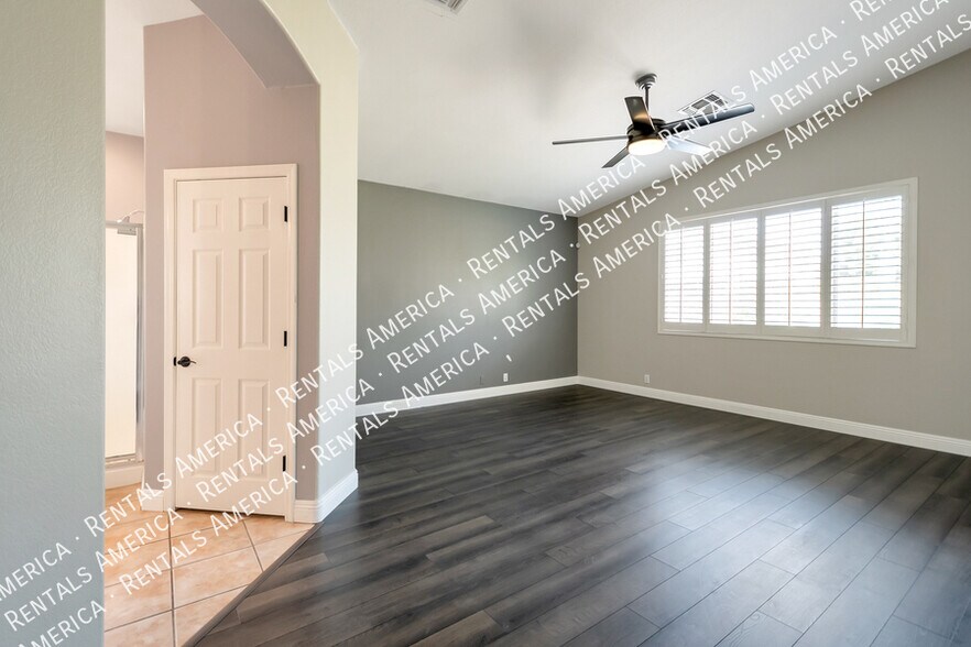 Building Photo - 1674 E Washington Ct