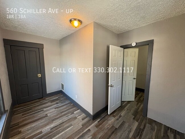 Building Photo - One bedroom one bathroom second level apar...