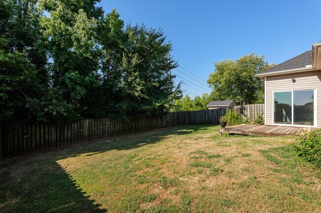 Building Photo - 570 Lory Ln