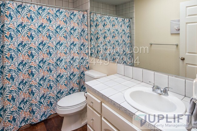 Building Photo - 3 Bedroom 3 Bathroom (+office) in Ramona C...