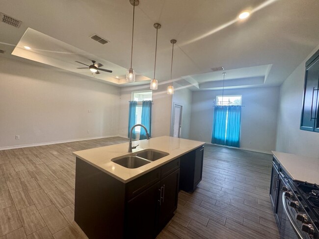 Building Photo - 6002 Amir Dr