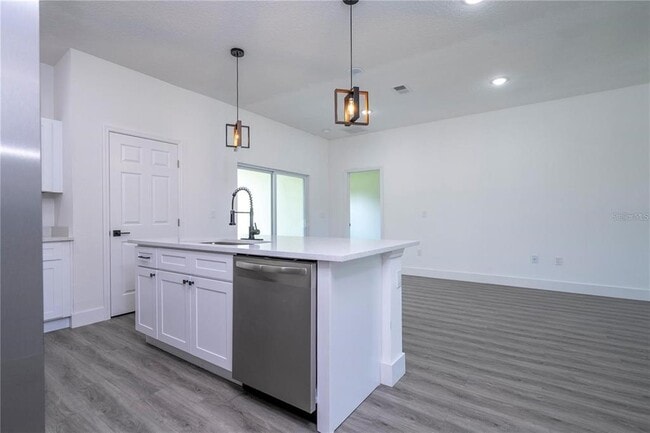 Building Photo - 6671 SW 151 Loop