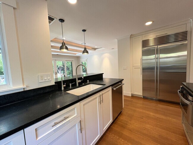 Building Photo - Spacious 5BR/3.5BA Palo Alto Home with Gourmet Kitchen & Large Backyard