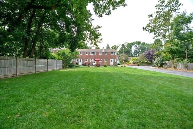 Building Photo - 8 Regency Dr