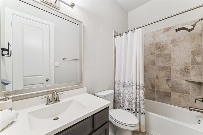 Building Photo - 10110 Hooke Dr