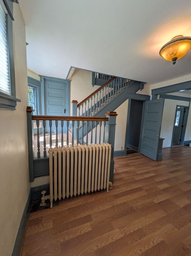 Building Photo - Charming 5-bedroom home in the heart of Hamline–Midway!