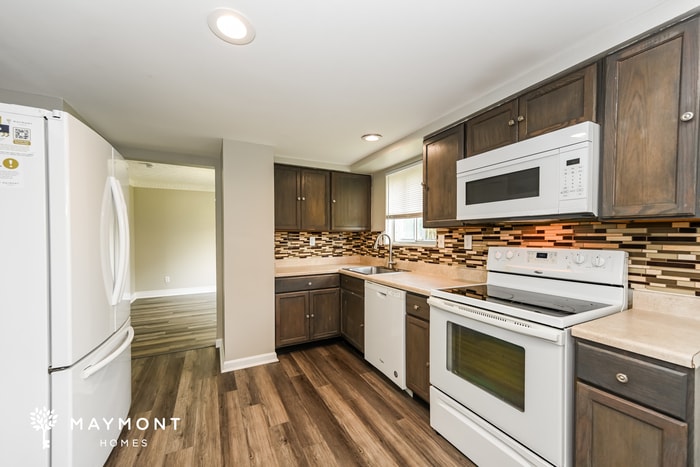 Building Photo - 3506 Lindenwood Dr