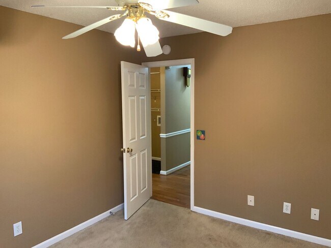 Building Photo - Coolant River Water Front 4 Bedrooms / 2 F...