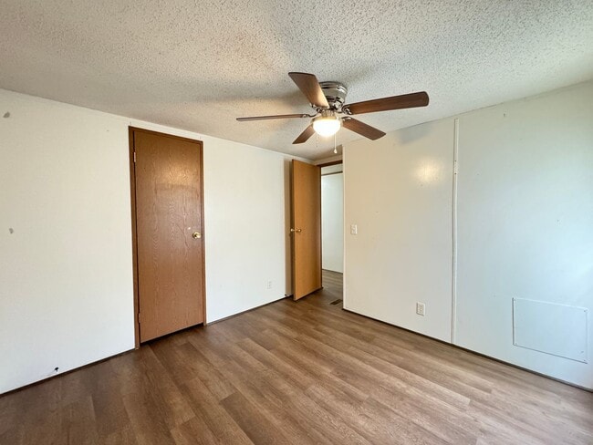 Building Photo - 3 Bedroom 2 Bath Mobile Home