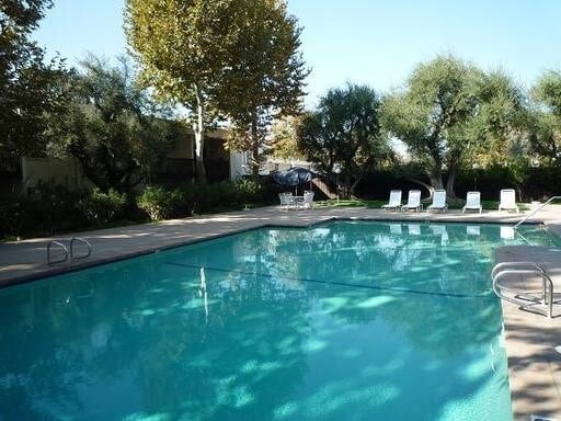 Building Photo - Cozy 2 Bedroom Condo in Valencia!