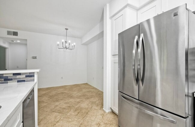 Building Photo - Newly Remodeled - Stunning 2 Bedroom, 2 Ba...