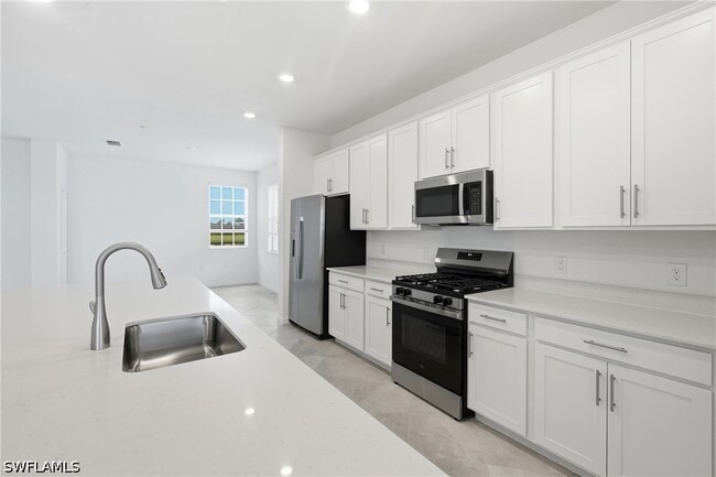 Building Photo - 15918 Grn Acrs Ave