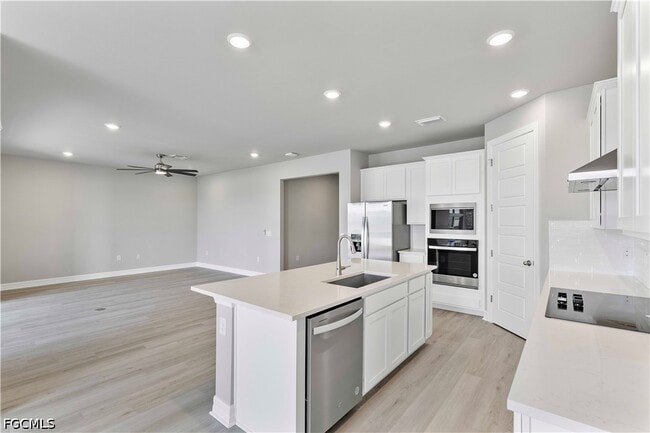 Building Photo - 16420 Seven Lks Ave