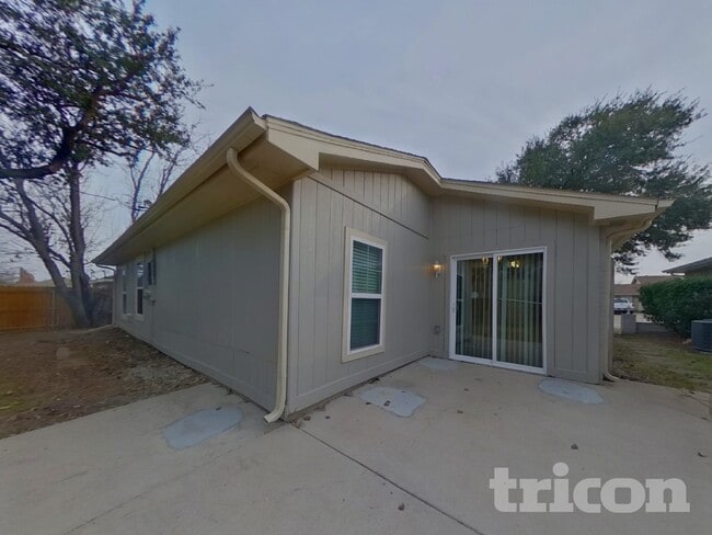 Building Photo - 523 Red Coat Ln