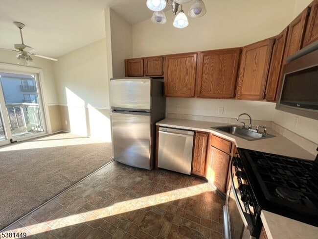 Building Photo - 1308 Spruce Hills Dr