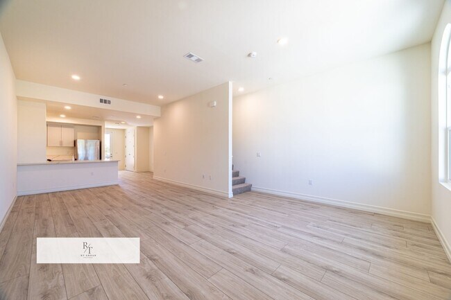 Building Photo - Whitmore Villas 140