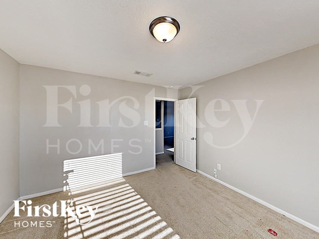 Building Photo - 15207 Green Whisper Dr