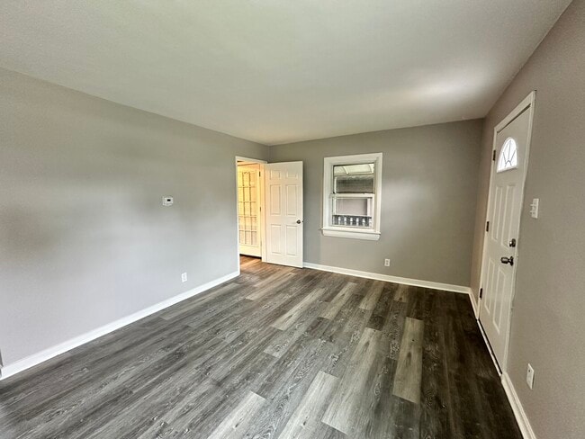 Building Photo - 1581 Kenilworth Dr