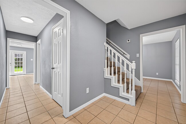 Building Photo - 6715 Greenvale Ln