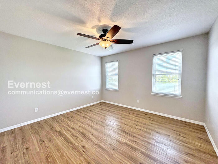 Building Photo - 2318 Sebago Dr