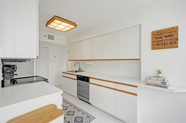 Building Photo - 3600 Mystic Pointe Dr