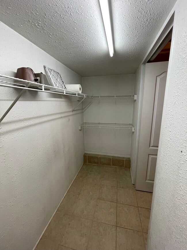 Building Photo - 1145 Merrie Way