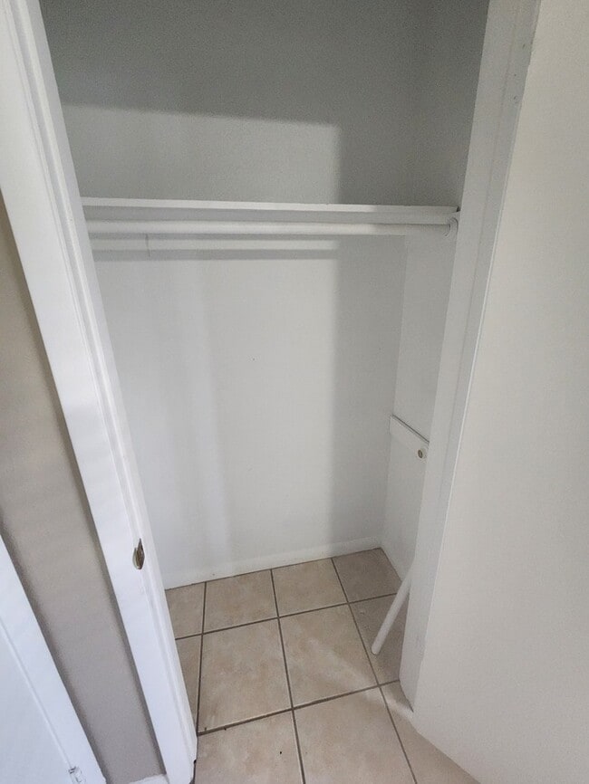Building Photo - 3 bed 2 bath 2 story townhome, 1 carport