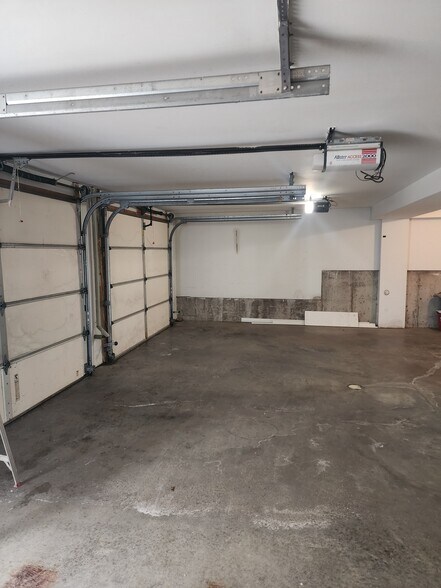Building Photo - 1490 Tower Dr
