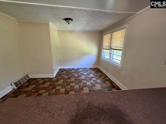 Building Photo - 651 Lincoln Ave