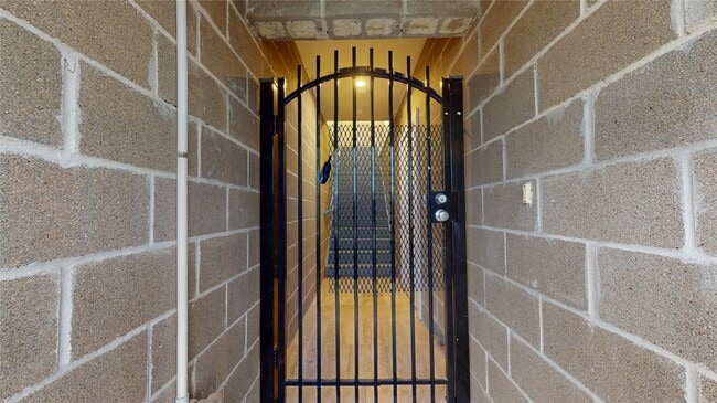 Building Photo - 1406 Veranda Mist