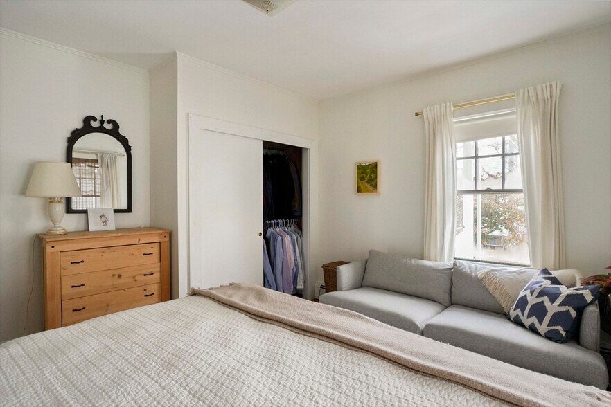 Building Photo - 15 Hollis St