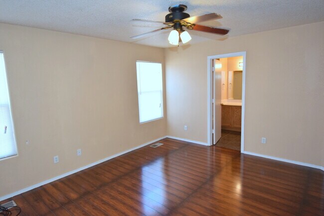 Building Photo - Great 2 Story, 4 bedroom Home.