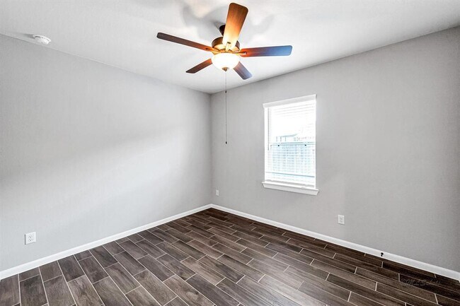 Building Photo - 2410 Blazing Star Dr