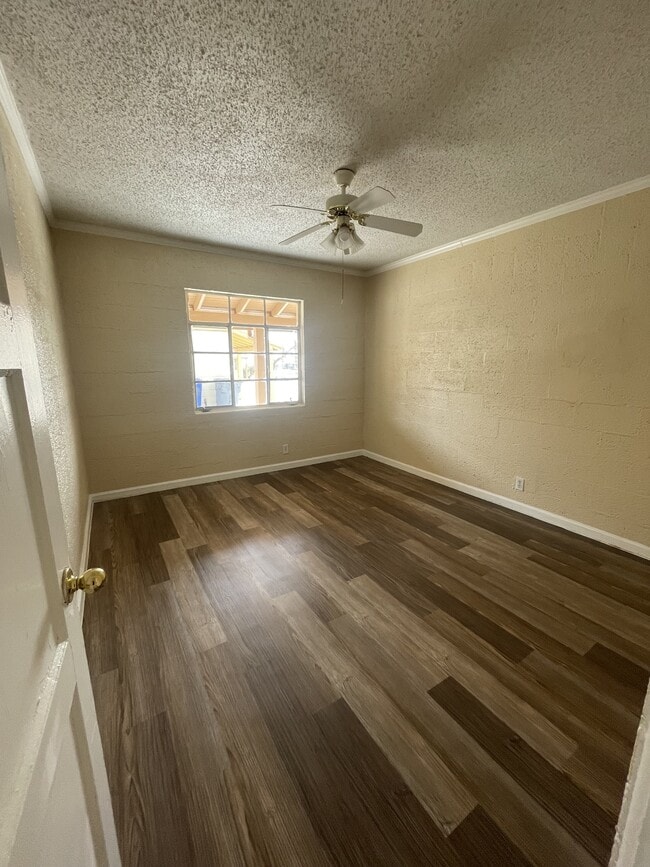 Building Photo - 1400 St Johns Dr