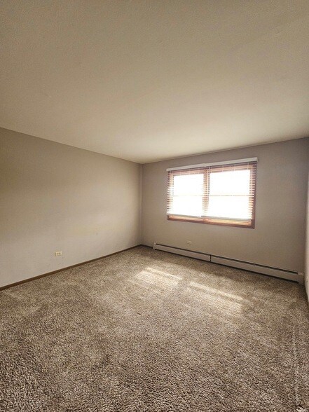 Building Photo - 1450 Getzelman Dr
