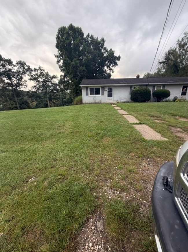 Building Photo - 525 Mishler Rd